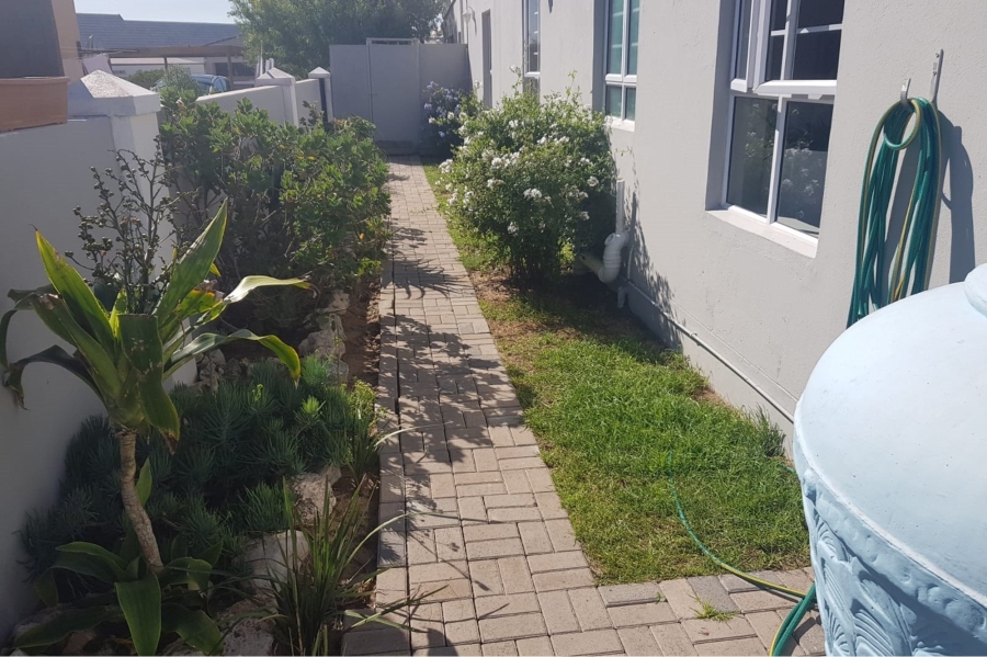 To Let 1 Bedroom Property for Rent in Country Club Western Cape